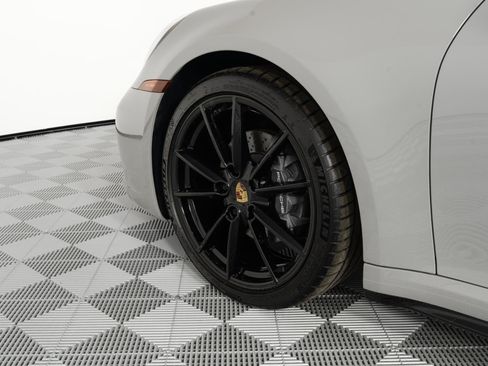 Used 2024 Porsche 911 Carrera RWD image 15
