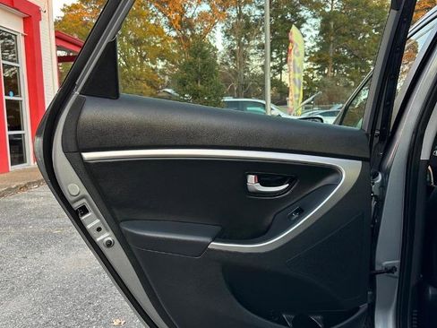 Used 2015 Hyundai Elantra GT w/ Option Group 03 image 13