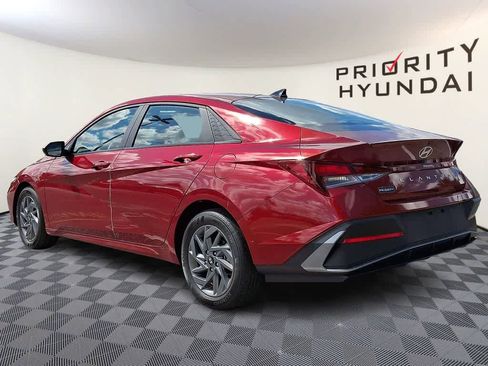Used 2024 Hyundai Elantra SEL FWD image 6