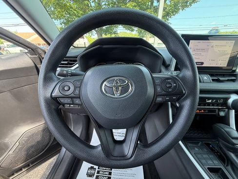 Certified 2025 Toyota RAV4 XLE AWD/4WD image 8