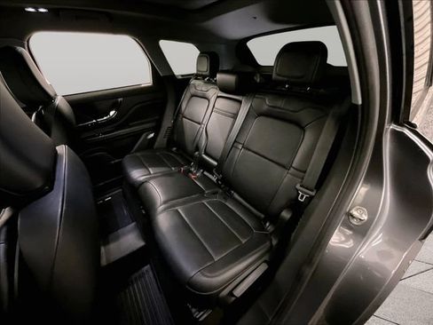 Used 2022 Lincoln Corsair AWD w/ Premium Package image 25