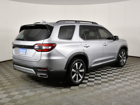 Certified 2025 Honda Pilot Elite image 6