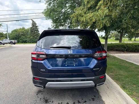 Used 2025 Honda Pilot Touring image 6