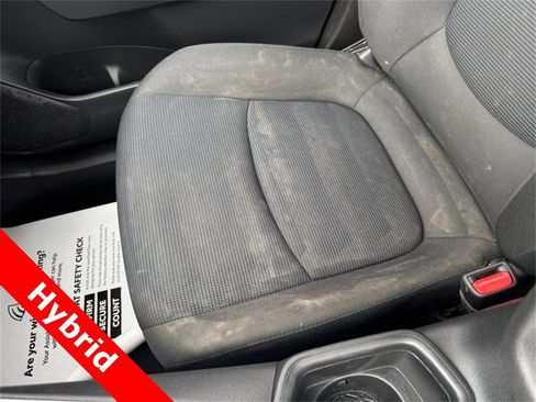 Used 2022 Toyota RAV4 LE image 27