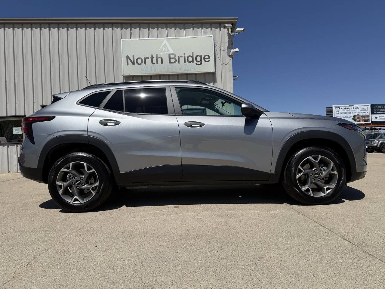 Used 2025 Chevrolet Trax LT w/ LT Convenience Package FWD image 26