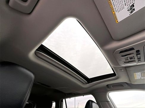 Used 2020 Toyota Highlander XLE image 22