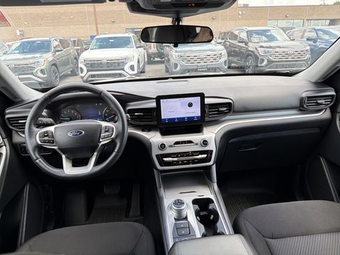 Used 2023 Ford Explorer XLT AWD/4WD image 11