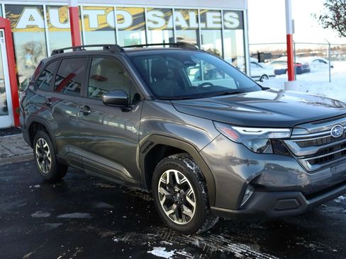 Used 2025 Subaru Forester Premium w/ Convenience Package #1 image 4