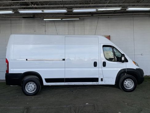 Used 2022 RAM ProMaster 2500 w/ Safety Group image 7