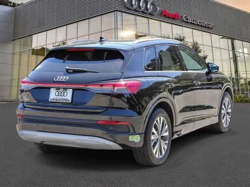 Used 2023 Audi Q4 e-tron Premium Plus w/ Premium Plus image 4