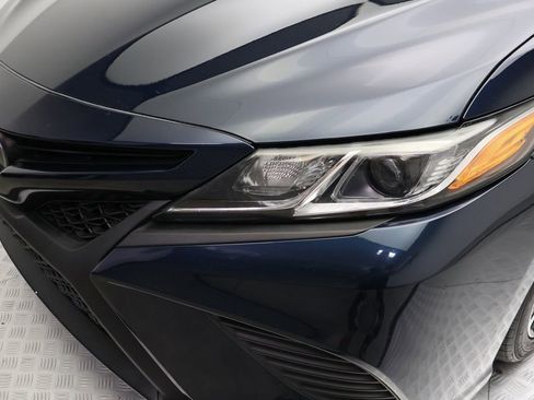 Certified 2019 Toyota Camry SE image 3