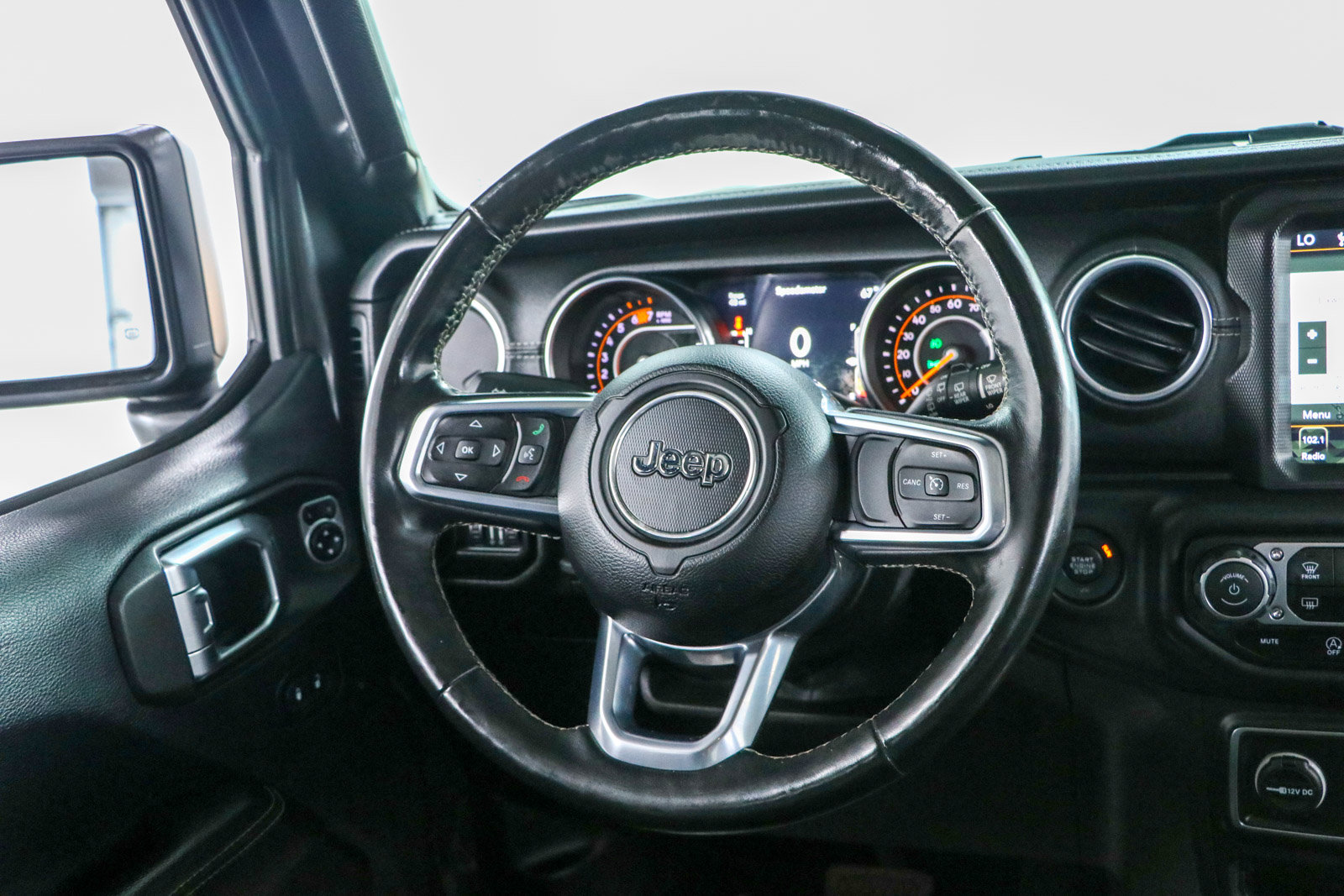 Used 2018 Jeep Wrangler Unlimited Sahara AWD/4WD image 13