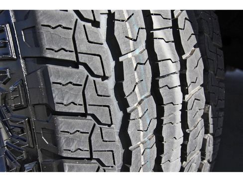 Used 2024 GMC Yukon AT4 w/ Technology Package image 32