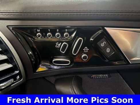 Used 2016 Jaguar F-TYPE R image 15