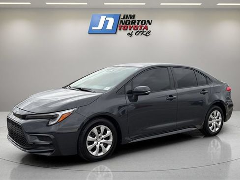 Used 2025 Toyota Corolla SE FWD image 1
