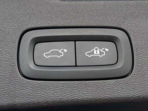 Used 2022 Volvo V60 T5 Cross Country AWD/4WD image 28