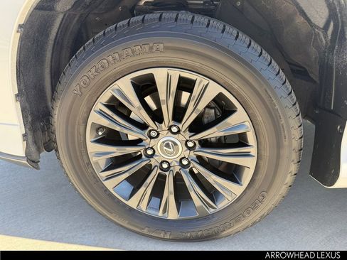 Used 2023 Lexus GX 460 Premium w/ Accessory Package image 11