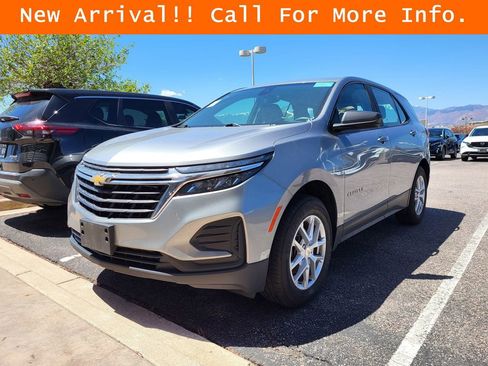 Used 2023 Chevrolet Equinox LS AWD/4WD image 4