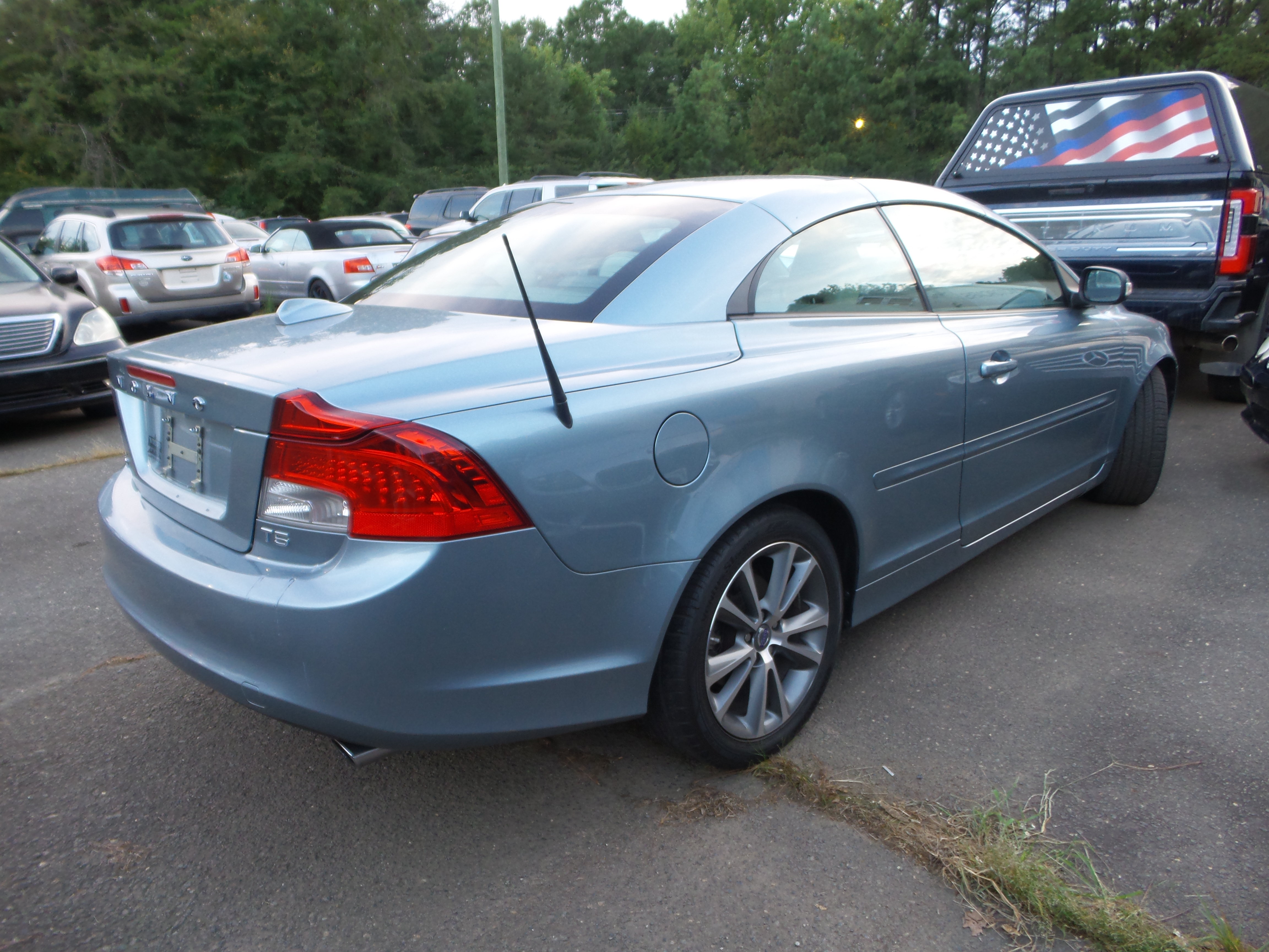 Used 2011 Volvo C70 T5 FWD image 4
