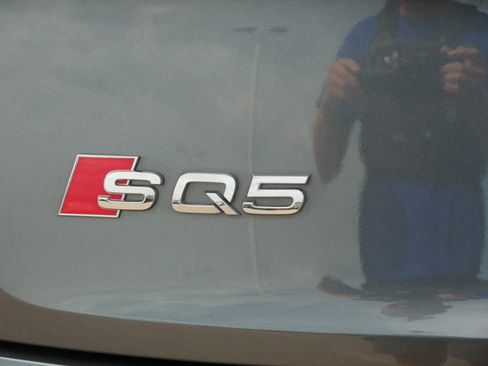 Used 2022 Audi SQ5 Prestige w/ Prestige Package image 12
