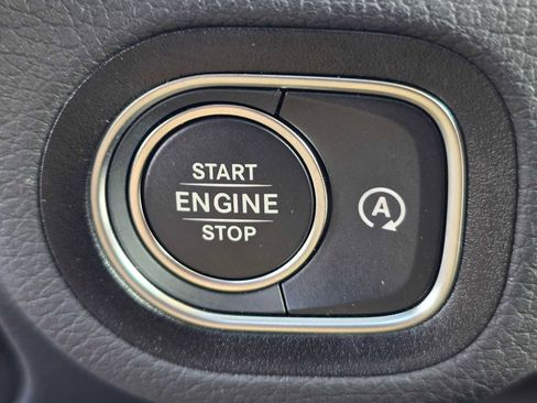Used 2026 Mercedes-Benz GLS 450 4MATIC image 35