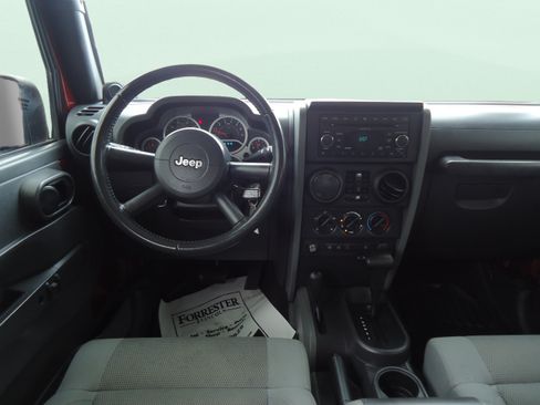 Used 2007 Jeep Wrangler Unlimited Rubicon w/ Dual Top Group AWD/4WD image 12
