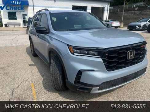 Used 2024 Honda Pilot TrailSport image 2