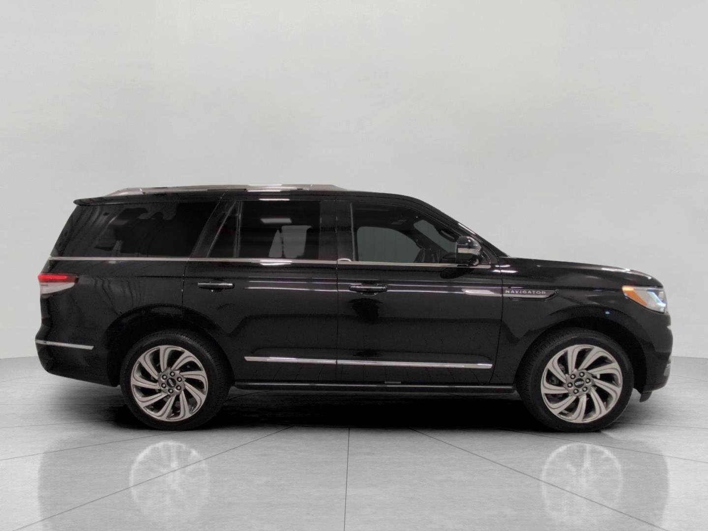 Used 2023 Lincoln Navigator Reserve AWD/4WD image 34