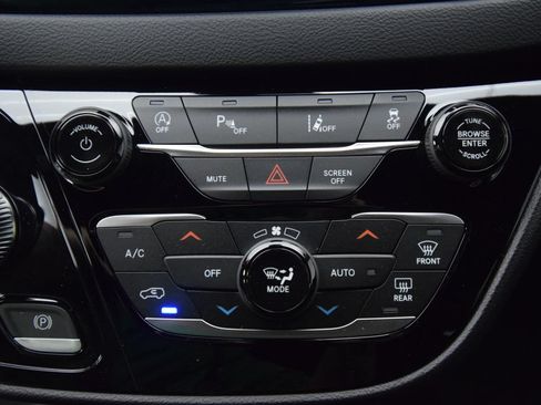 New 2027 Chrysler Pacifica LX FWD image 20