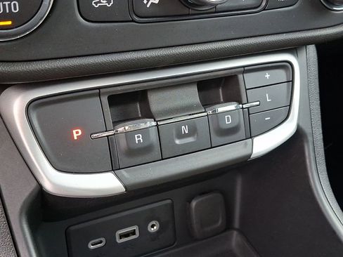 Certified 2022 GMC Terrain SLE w/ Driver Convenience Package image 15