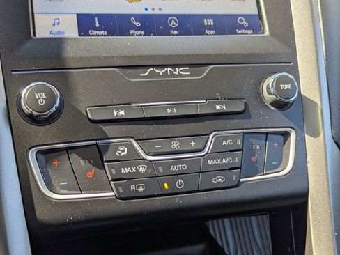 Used 2020 Ford Fusion SE image 19