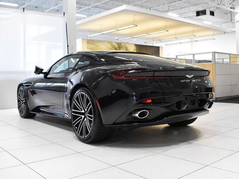 Used 2024 Aston Martin DB12 Coupe RWD image 3