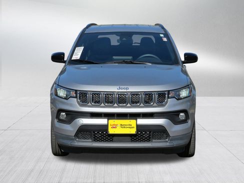 Used 2024 Jeep Compass Latitude image 2