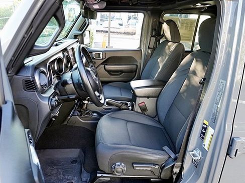 Certified 2022 Jeep Gladiator Willys image 17