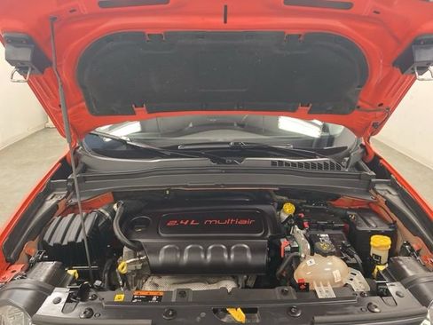Used 2017 Jeep Renegade Latitude w/ Cold Weather Group AWD/4WD image 30