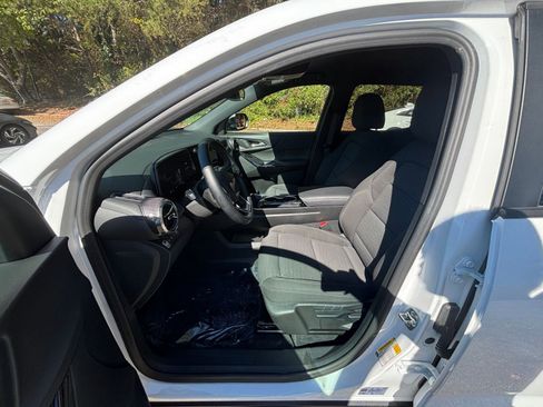 Used 2025 Chevrolet Equinox LT image 36