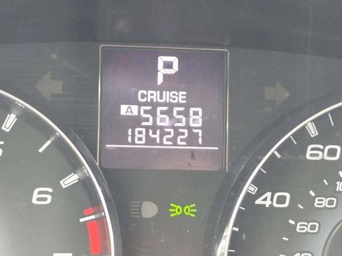 Used 2011 Subaru Outback 2.5i Limited w/ PWR Moonroof Pkg AWD/4WD image 10