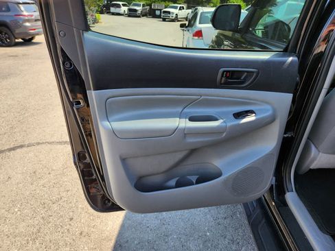 Used 2015 Toyota Tacoma 4x4 Double Cab w/ SR5 Package image 27