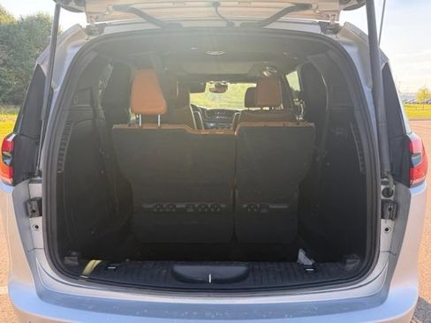 Used 2022 Chrysler Pacifica Pinnacle FWD image 7