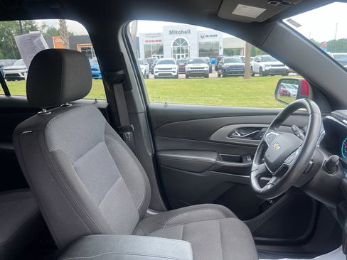 Used 2022 Chevrolet Traverse LT FWD image 14