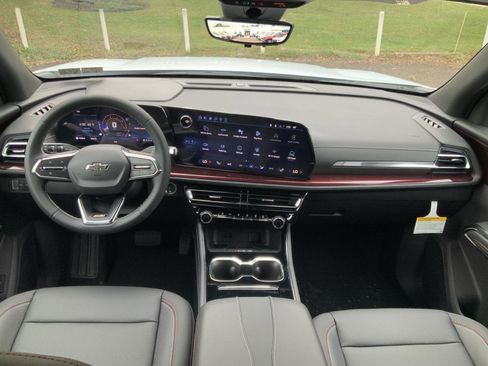 New 2026 Chevrolet Traverse Z71 w/ Driver Confidence Package AWD/4WD image 17