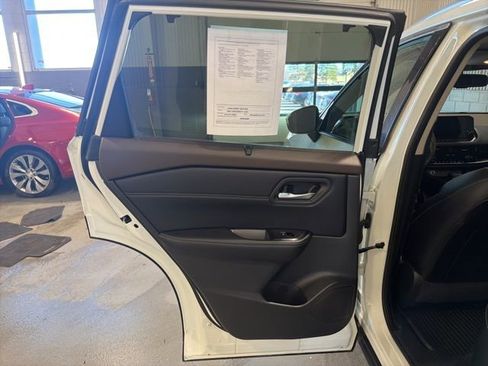 Certified 2023 Nissan Rogue SL w/ SL Premium Package image 11