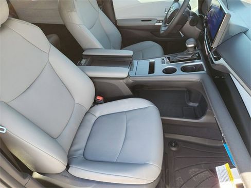 New 2026 Toyota Sienna XLE image 10