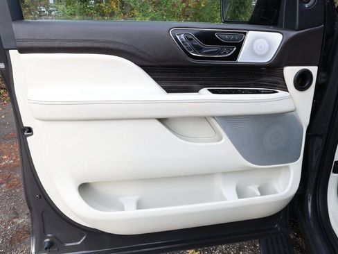 Used 2024 Lincoln Navigator Black Label image 11