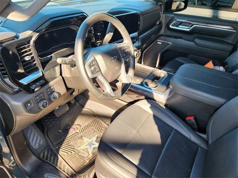 Used 2025 Chevrolet Silverado 2500 LTZ w/ LTZ Plus Package image 7