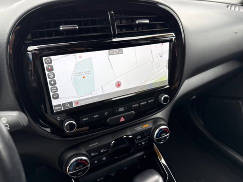 Used 2022 Kia Soul Turbo image 17