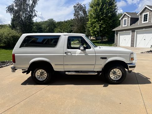 Used 1993 Ford Bronco XLT AWD/4WD image 7
