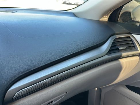 Used 2017 Ford Fusion SE w/ Fusion SE Technology Package image 38