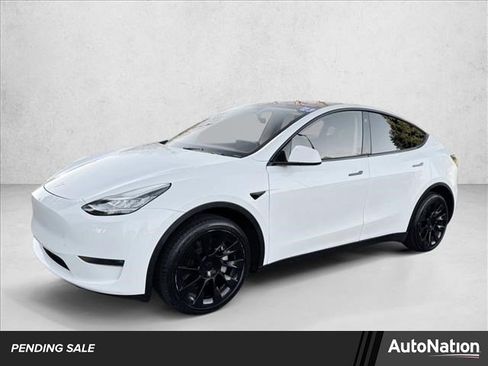 Used 2023 Tesla Model Y Long Range image 1