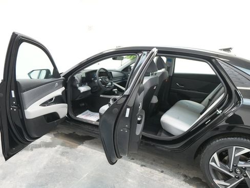 New 2026 Hyundai Elantra Limited image 22